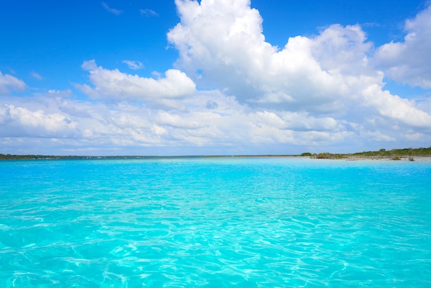 Laguna de Bacalar Lagoon au Mexique Maya