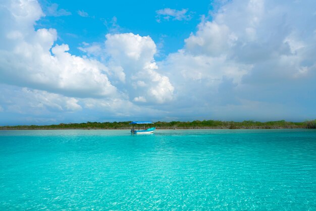 Photo laguna de bacalar lagoon au mexique maya