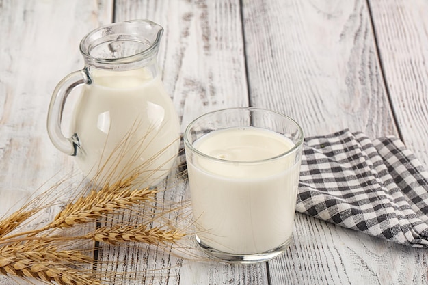 Photo le lait biologique dans le verre