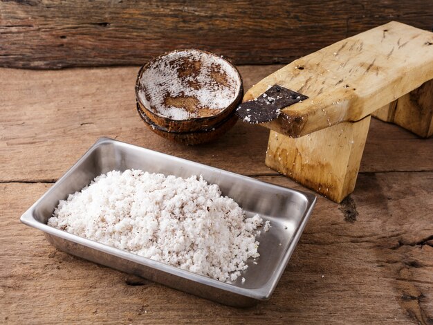 lait de coco sur la table en bois