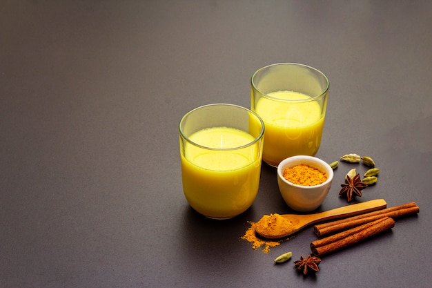 Lait de curcuma doré