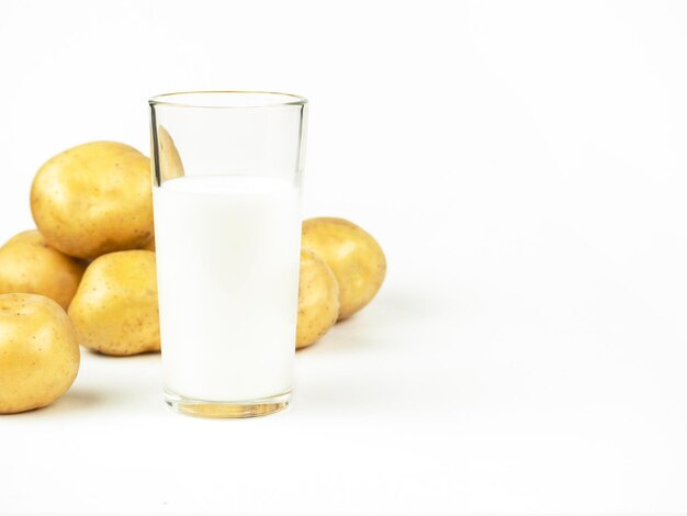 Le lait de pomme de terre est une nouvelle alternative végétale tendance Il convient aux végétaliens