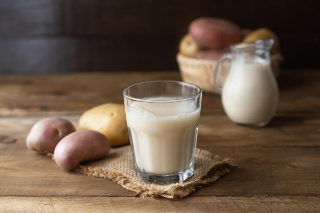 Lait végétalien de pommes de terre maison