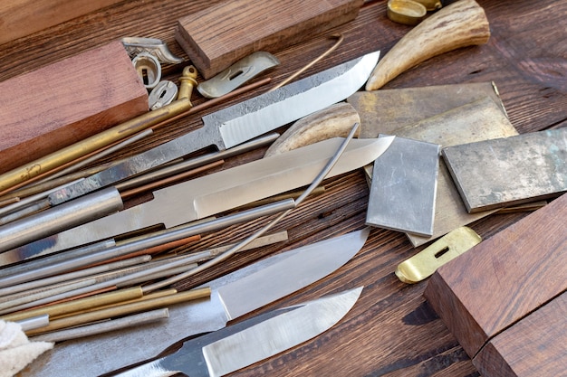 Lames de couteaux avec matériaux de fabrication de couteaux