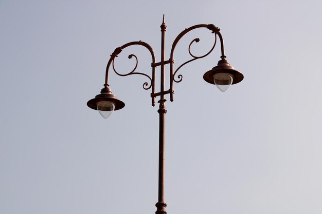 Un lampadaire au bord de la route Badami