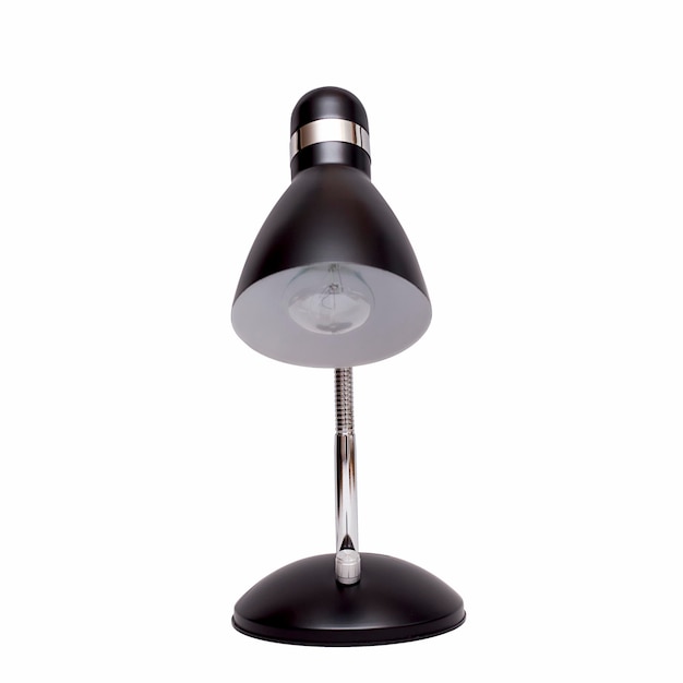 Lampe de bureau en métal noir isolé sur fond blanc