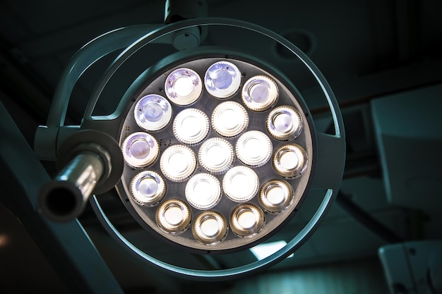 Photo lampe de chirurgie lumière de chirurgie éclairage led dans la salle d'opération