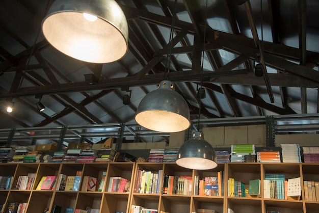 Lampe d'éclairage en librairie