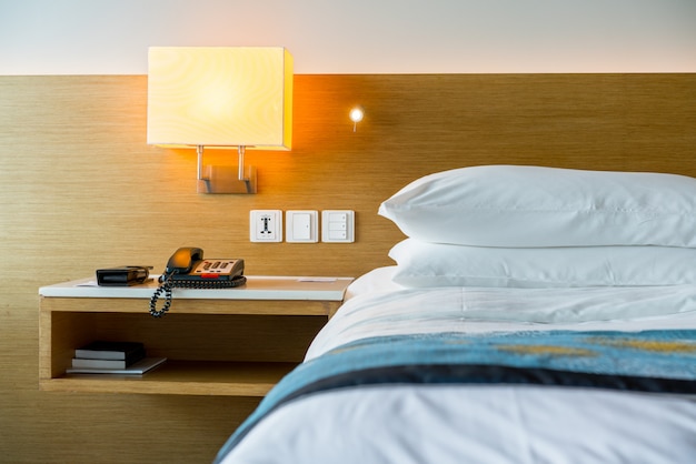 Une lampe d'hôtel à coucher pour les vacances