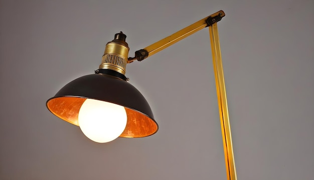 Une lampe avec une ombre