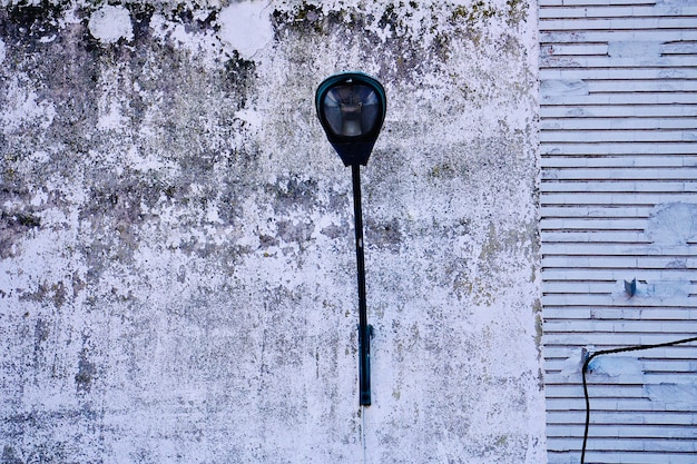 Lampe de rue sur la façade de la ville de Bilbao, Espagne