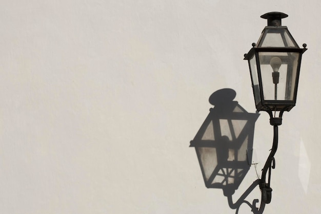 Lampe de rue vintage dans les rues de tiradentes minas gerais brésil