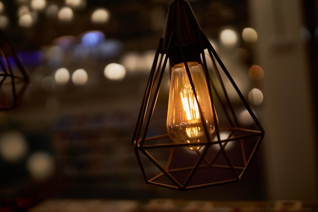 Lampe de style loft Edison avec fond clair bokeh Lampe Edison photo gros plan