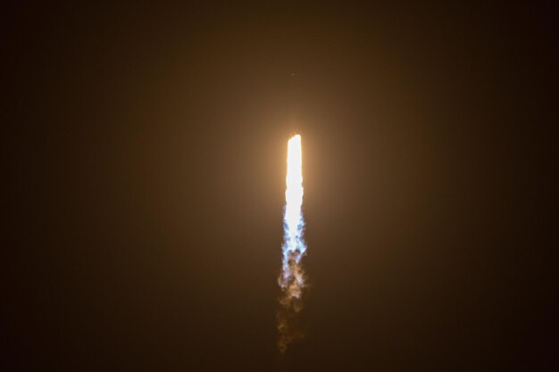 Photo lancement de fusée falcon heavy flacon 9 space x space craft blastoff