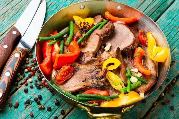 Langue de boeuf aux légumes