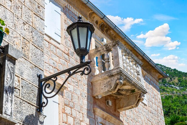 Lanterne et balcon