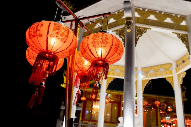 Photo lanterne du nouvel an chinois avec fond de temple