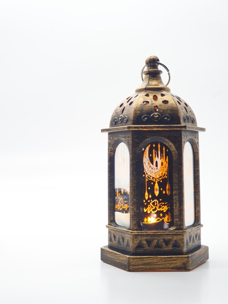 Photo une lanterne avec les mots " ramadan " dessus