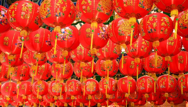 lanternes chinoises rouges pendant le festival du nouvel an chinois