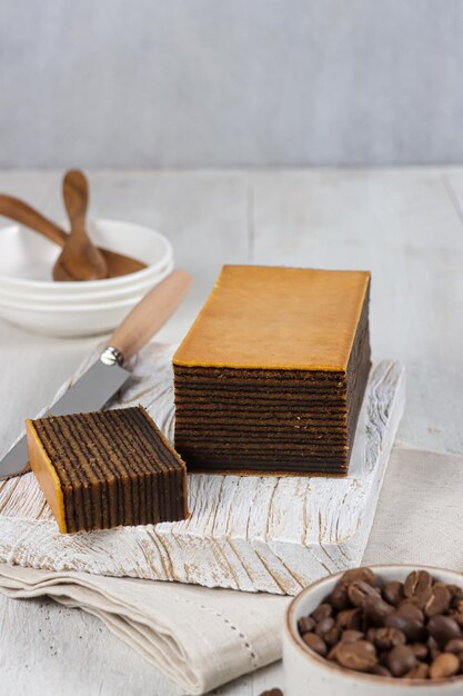 Lapis Legit kopi ou Coffee Thousand Layers Cake un gâteau traditionnel indonésien