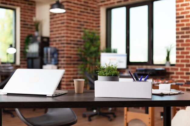 Laptop sur la table