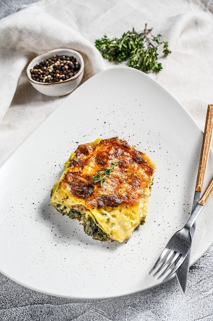 Lasagne aux épinards dans une poêle