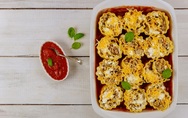 Lasagne italienne avec sauce tomate, ricotta et boeuf haché