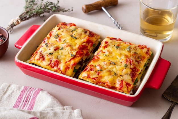 Lasagnes italiennes à la viande, au fromage et aux légumes Cuisine italienne