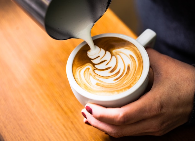 Latte art sur la tasse