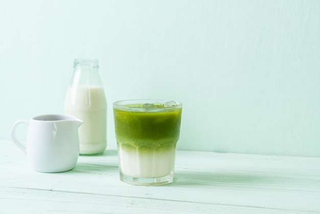 Latte au thé vert matcha glacé au lait