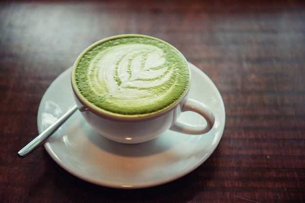 Latte chaud au thé vert Matcha