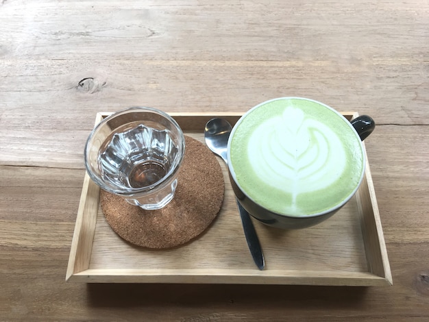 Latte de thé vert chaud