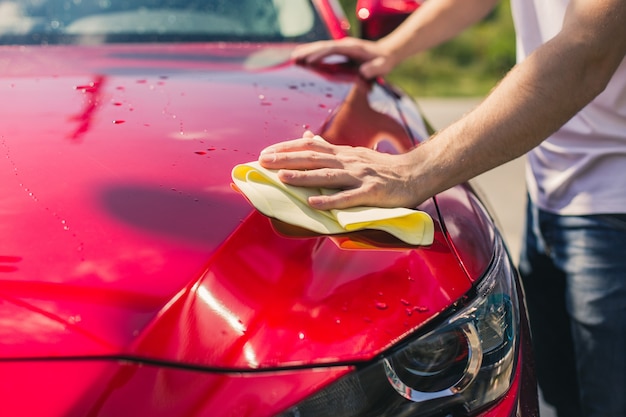 Lavage manuel de voiture