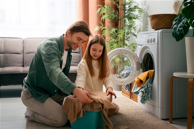 Lavage des vêtements dans la buanderie