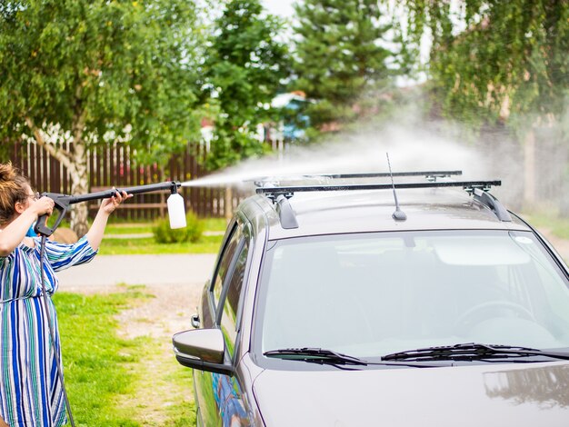 Lavage de voiture manuel, lavage de voiture à l'eau à haute pression