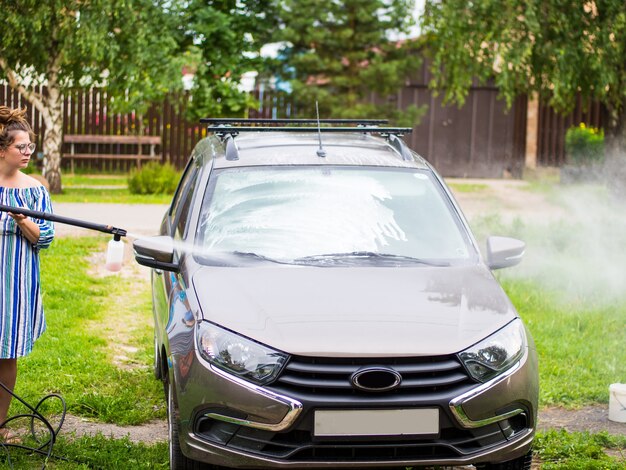 Lavage de voiture manuel, lavage de voiture à l'eau à haute pression