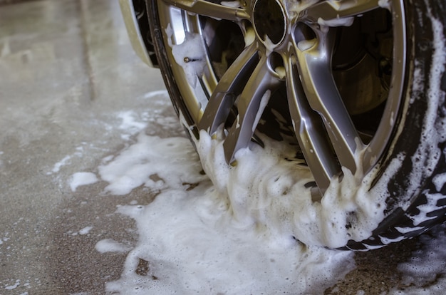 Lavage de voiture sur roues