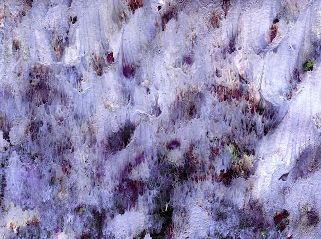 Lavages et traits colorés avec des transitions de couleurs douces abstrait avec des éclaboussures violettes