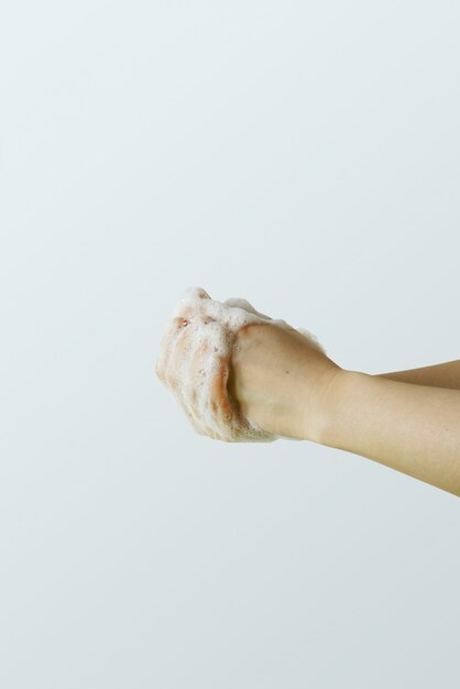 Photo lave t'es mains. hygiène. nettoyer à la main pour prévenir l'infection.