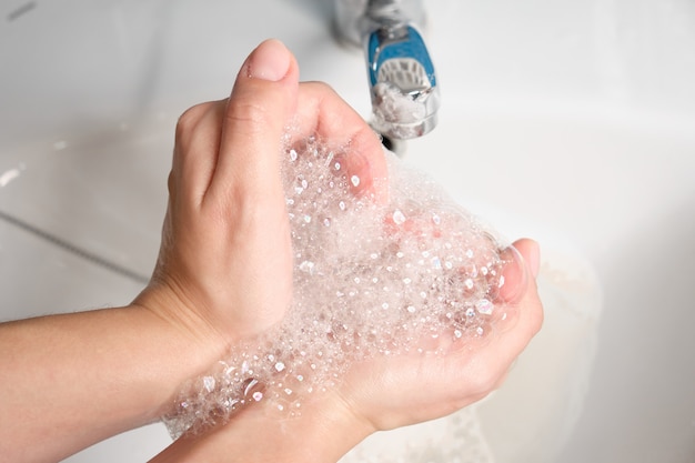 Lavez-vous les mains avec du savon et de l'eau courante. Hygiène