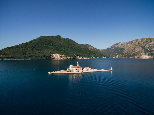 Île de gospa od skrpjela dans la baie de kotor monténégro