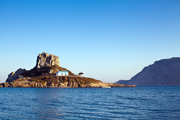 Île Kastri en mer Méditerranée près de Kos, Grèce