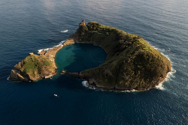 Île avec lagon bleu vila franca