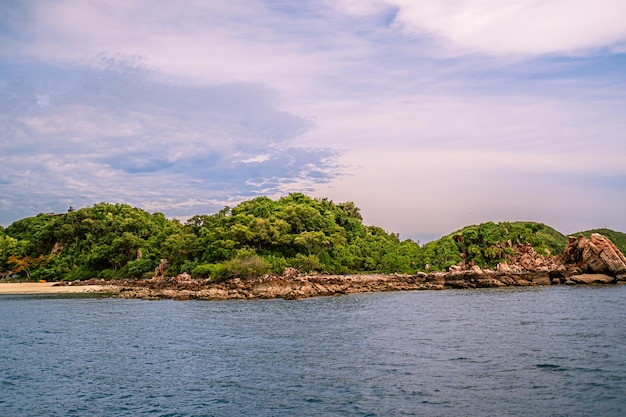 Île de Sak Koh Sak Belle mer à Chonburi Thaïlande