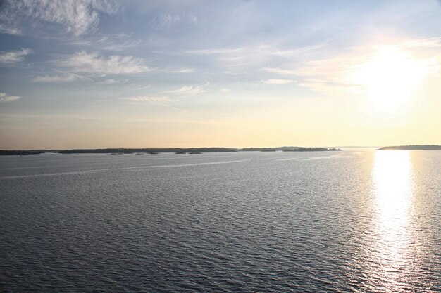 Île solitaire dans l'archipel suédois