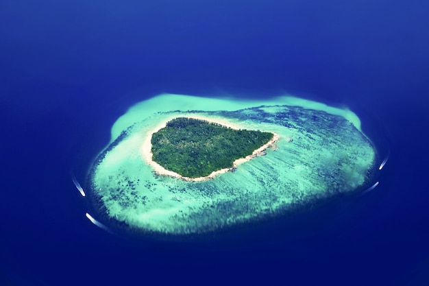 Île tropicale de beauté, vue d'avion