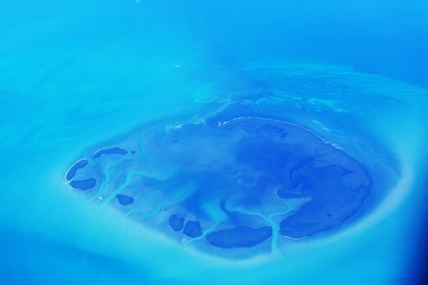 Île tropicale vue ci-dessus