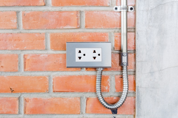 Électrique et branchez sur le mur