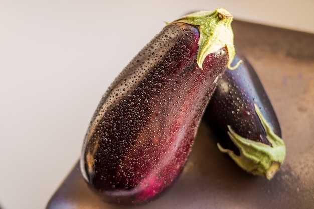 Légume aubergine ou aubergine isolé