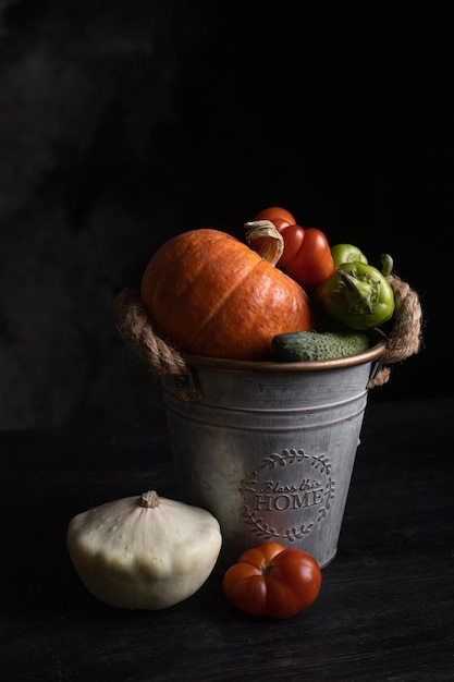 Légumes biologiques dans un bol